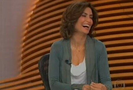 Giuliana Morrone aparece rindo após notícia de rebelião no PR