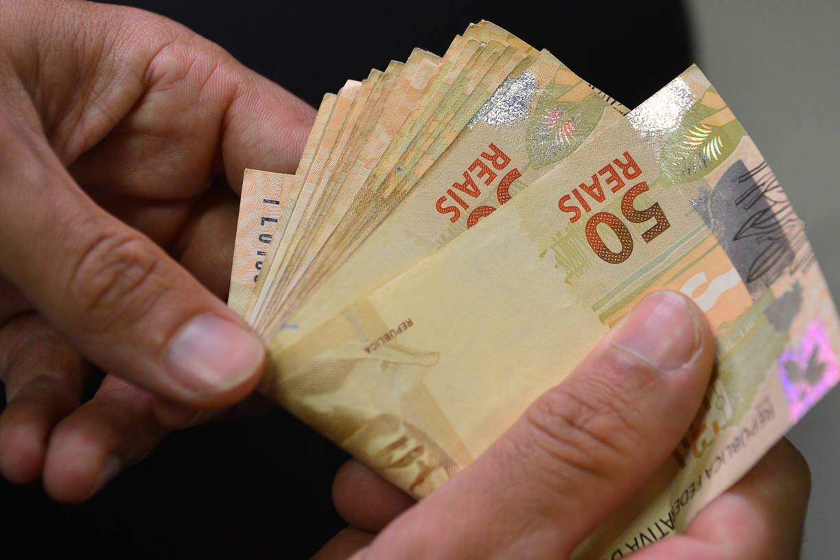 Em abril, a variação real média dos reajustes foi de -0,76%