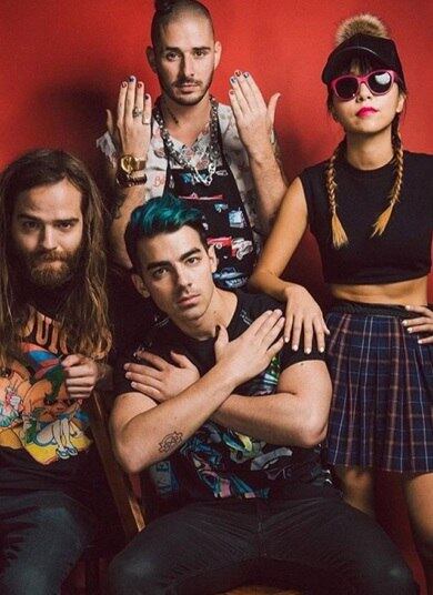 DNCE
A nova banda de Joe Jonas, ex-Jonas Brothers, é simplesmente sensacional. Descolada e com um som dançante e despretensioso, a DNCE ganhou vários fãs ao longo do ano e emplacou músicas como Cake By The Ocean e Toothbrush. Em 2016, eles devem lançar seu primeiro CD