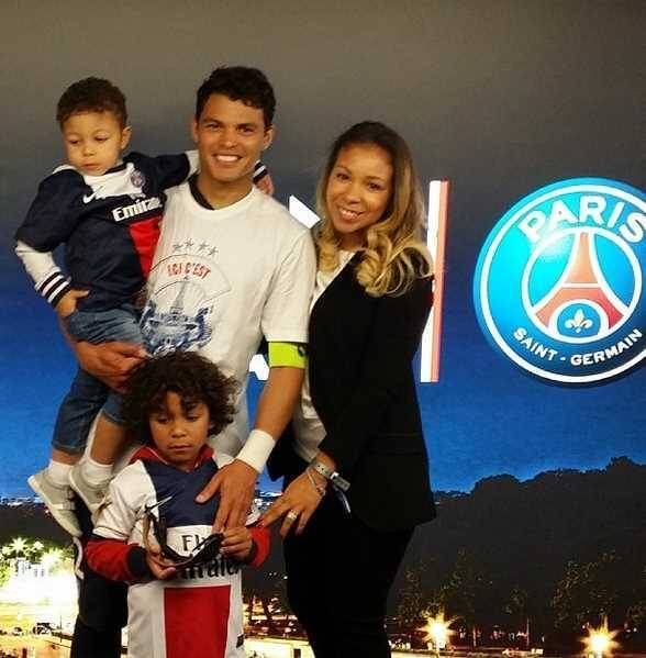 Depois de abandonar a sua vida no Brasil, Isabelle, que mora com o marido em Paris, diz que a vida de mulher de jogador de futebol é assim mesmo, precisa acompanhar para onde eles forem