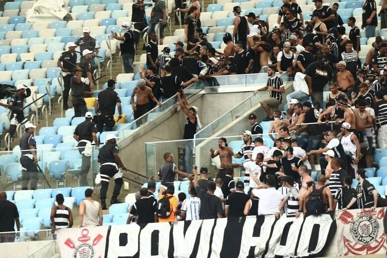 Policia autuou 42 torcedores do Corinthians por confusão no Maracanã antes do jogo contra o Flamengo
