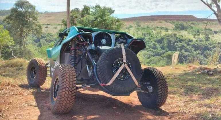 Transmissão é sequencial de seis velocidades