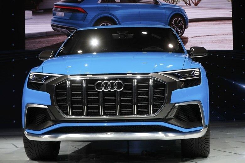 A Audi revelou o Q8 Concept, a nova linha de SUV de luxo da marca alemã é híbrido e faz até 43,7 km/l. O esportivo que une traços de cupês está confirmado para vendas aqui no Brasil 