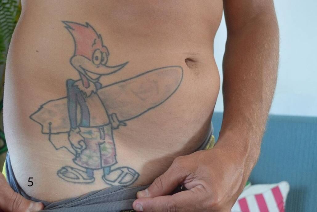 Essa é sem dúvida a melhor de todas as tatuagens! Pica-pau surfista!