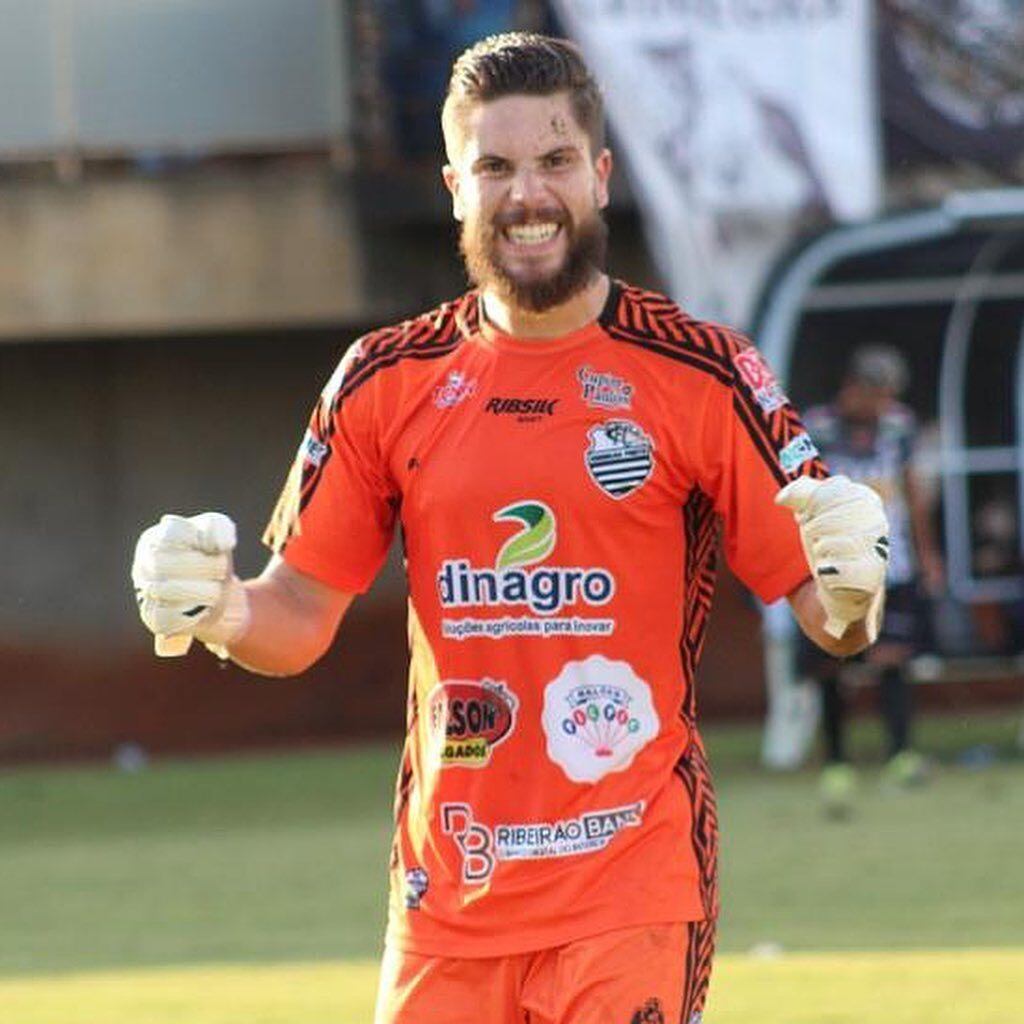 Matheus Almeida comemora classificação do Comercial