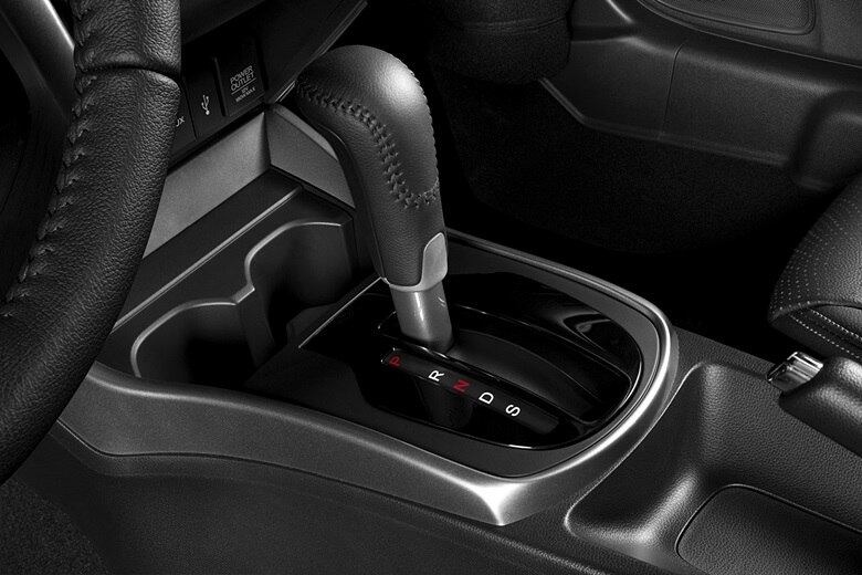 Câmbio CVT de sete velocidades oferece opção de trocas manuais por borboletas atrás do volante nas versões mais caras EX e EXL

Saiba tudo sobre carros! Acesse www.r7.com/carros