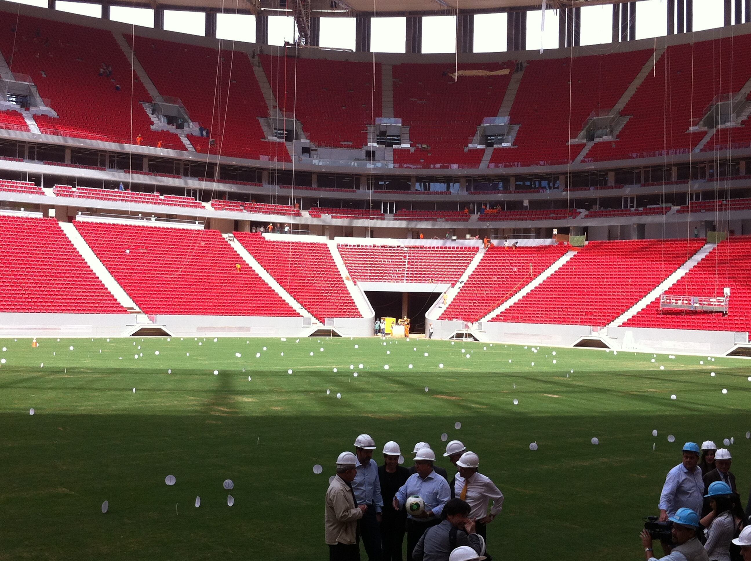 Jogo ocorre com 97% das obras concluídas e com 30% da capacidade de público