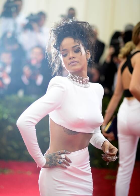 6º lugar: Rihanna (4,68%)
A relação entre a cantora e o Instagram foi um dos pontos bizarros de 2014. Depois de ter sido censurada diversas vezes, a @badgalriri deixou a rede social e ficou apenas com uma conta no Twitter — para a tristeza dos fãs. Mas, depois de tantas polêmicas, os dois fizeram as pazes e Riri voltou para o Insta