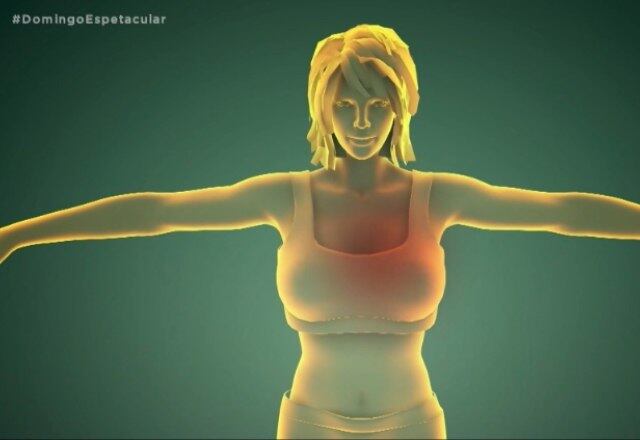 Priscila sentiu o sintoma clássico do infarto, que é uma intensa dor no peito, que logo foi para o braço e para a mandíbula. "Eu tinha certeza que eu estava infartando e eu sabia que tinha que ficar calma e que eu não poderia acelerar demais, porque o meu coração por si só já estava acelerado", relembra. 