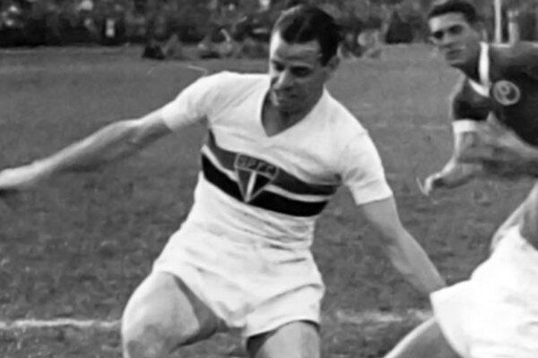 2º Antonio Sastre - 56 gols
O meia argentino jogou no São Paulo de 1943 a 1946 e disputou 128 jogos