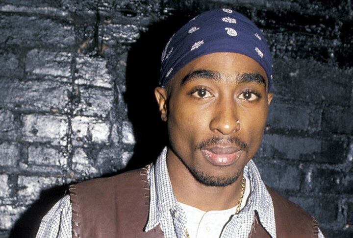 Lendário rapper americano Tupac Shakur morreu aos 25 anos, durante uma troca de tiros