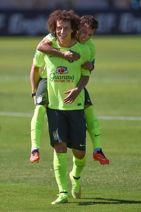 O meião fica apenas do tornozelo para cima 