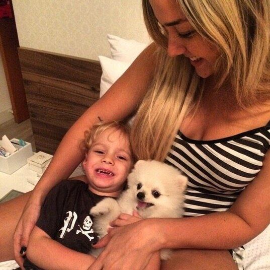 O amor de Carol por Davi está estampado na cara dela