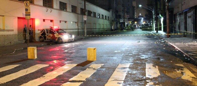 Policial aposentado foi empurrado por vítima e seu revólver, que caiu no chão, foi usado pelos criminosos para matá-lo