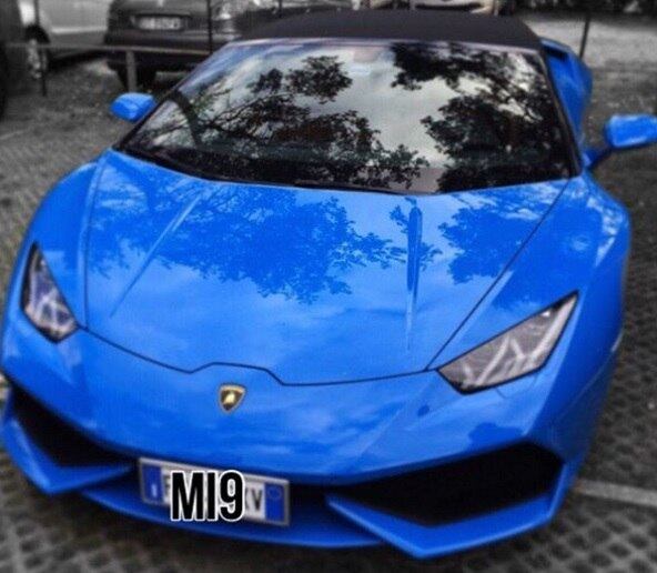 O carrão de Icardi é avaliada em mais de R$ 1,1 milhão. Uma verdadeira máquina, não é mesmo?