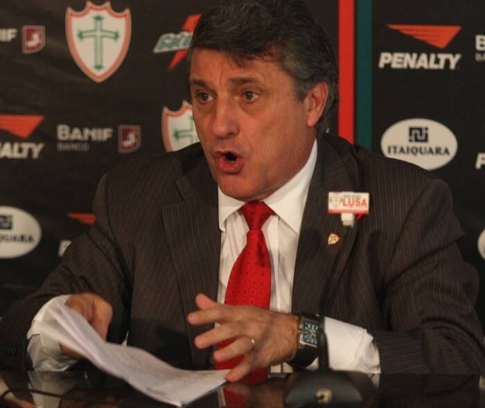 Manuel da Lupa, presidente da Portuguesa, disparou contra o
julgamento do Superior Tribunal de Justiça Desportiva (STJD) desta
segunda-feira (16), que decretou o rebaixamento da Lusa à Série B do
Campeonato Brasileiro e a permanência do Fluminense na primeira divisão
nacional. Para ele, a decisão foi rígida demais.
