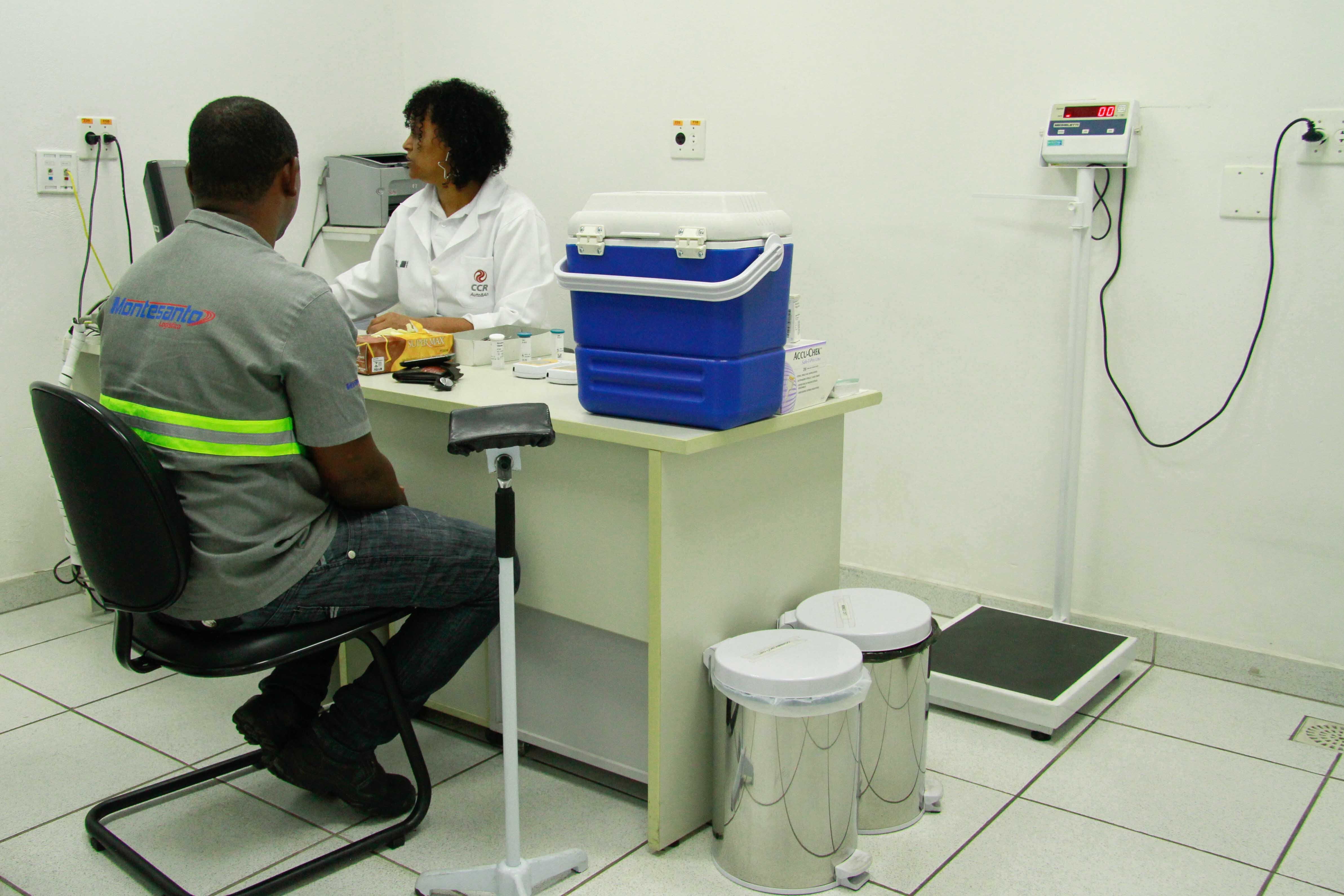 No local são feitos diversos exames, como tipagem sanguínea, glicose e colesterol, pressão arterial, triglicérides e acuidade visual, além de atendimento odontológico