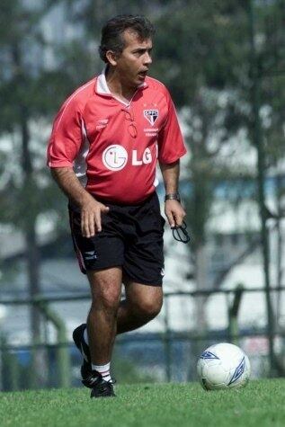 Nelsinho Baptista - No São Paulo, Nelsinho foi conhecido por ser o treinador campeão paulista de 1998. Treinou o time novamente em 2001 e 2002.