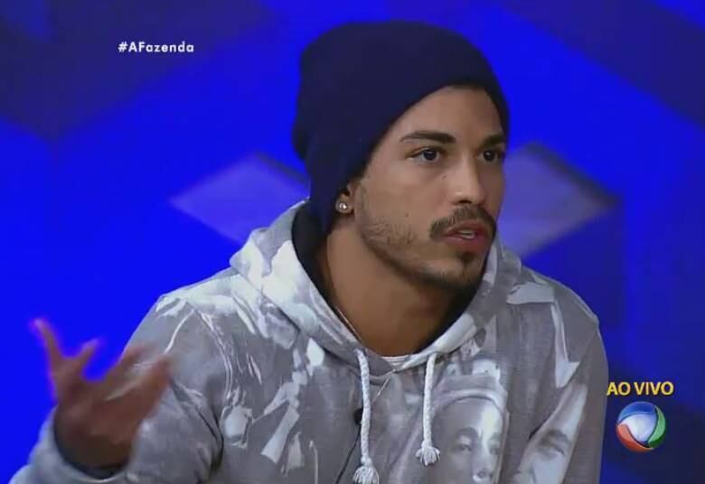 Adivinha quem foi o
maior inimigo de A Fazenda 8 de Douglas Sampaio? Se você disse Mara Maravilha, você
errou.
— Meu maior inimigo
foi eu mesmo, aqui
+ Justus lamenta ausência de Mara Maravilha em noite da lavagem de roupa suja
+ Ana Paula parabeniza Douglas pela vitória: "Estava escrito nas estrelas pra esse carinha ganhar"
+ Douglas Sampaio é o campeão de A Fazenda 8. Relembre a participação do vencedor