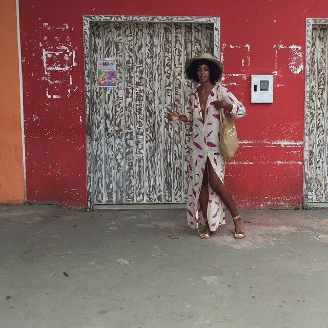 Solange se casou há duas semanas em uma festa nada tradicional em Nova Orleans. De bicicleta, cantora e o marido chegaram juntos à igreja