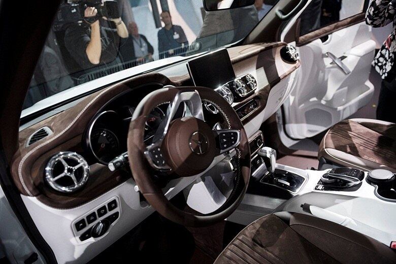 Por dentro, a picape terá elevado padrão de requinte, e deve ficar distante da briga pelo segmento, que hoje têm Toyota Hilux, Chevrolet S10, Ford Ranger, Mitsubishi L200, Nissan Frontier e Volkswagen Amarok