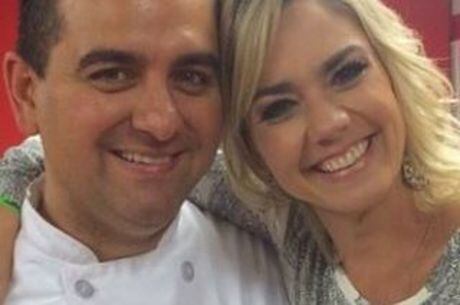 Buddy e Bruna Calmon, apresentadora do R7