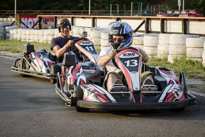 5. Kart

Os adultos mais ligados em velocidade não perdem a chance de curtir umas voltinhas de kart. O problema é que a brincadeira, invariavelmente, se torna competição das mais acirradas 