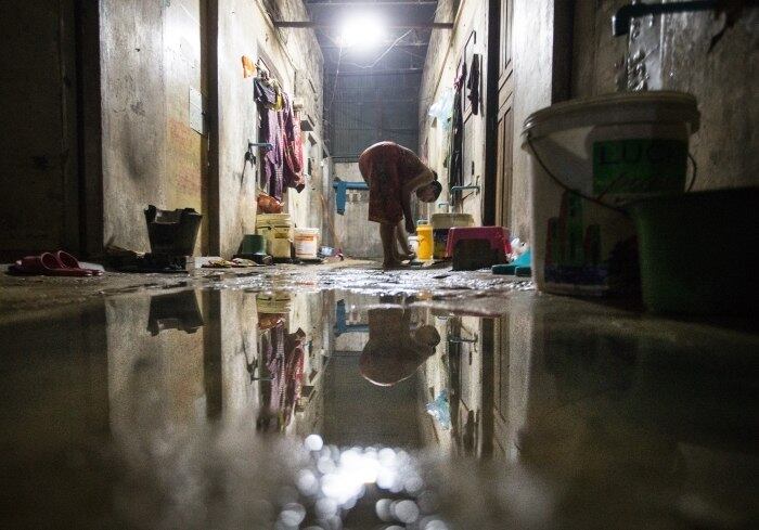 Em nono lugar no ranking da escravidão moderna está o
Camboja, onde pelo menos 261.000 pessoas trabalham nesse tipo de regime. Como o
país tem uma população de 15.517.635 habitantes, a proporção é de 16,81
escravos modernos para cada 1.000 pessoas