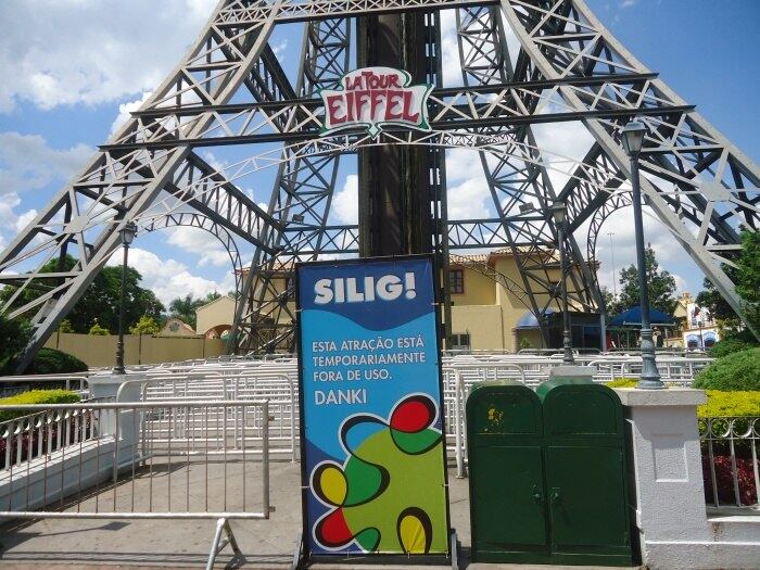 Gabriella caiu de uma altura aproximada de 25 m no brinquedo La Tour Eiffel, depois que a trava da cadeira abriu