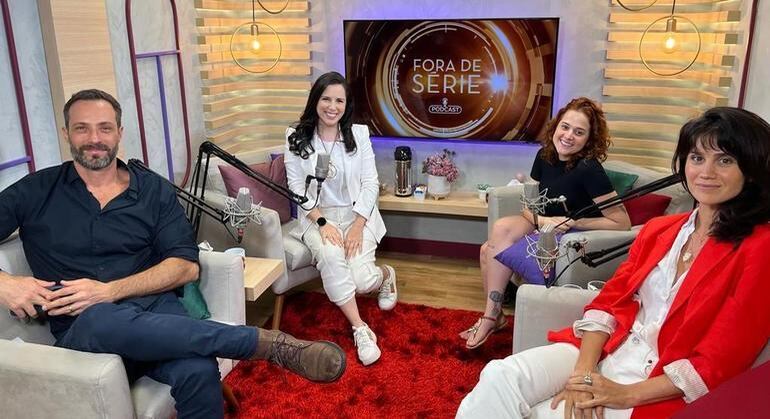 Fernando Pavão, Júlia Guerra (à dir.) e Branca Messina (à dir, de vermelho) participam do podcast