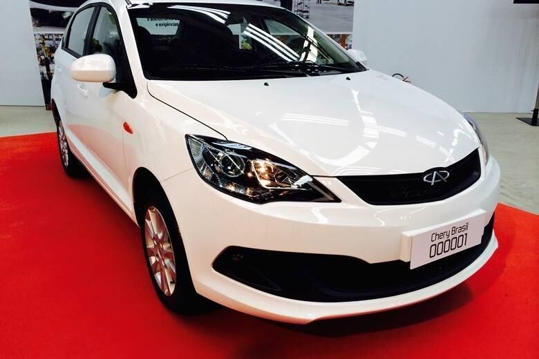 O Chery Celer passou por reformas profundas, especialmente no design, ganhando interiores bem mais modernos e tecnologias que estão na moda