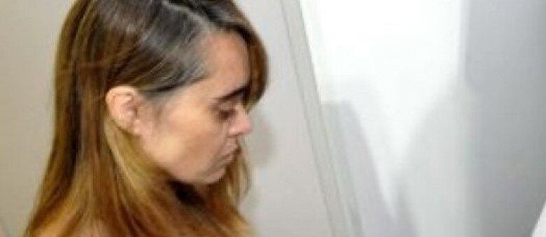 Kátia Vargas se mantém de cabeça baixa na maior parte do julgamento