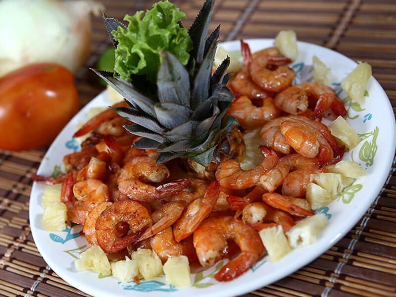 Point do Camarão
Prato- Camarão Especial da Neinha: camarão alho e óleo servido com abacaxi.
Endereço: rua Baptista Machado, 45 - Plataforma
