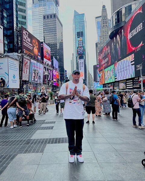 Antes de se apresentar em Miami, Léo foi curtir os parques da Disney, em Orlando, cidade que também fica na Flórida. Ele também aproveitou o final de semana para conhecer Nova York, que fica a cerca de 1800 km dali.