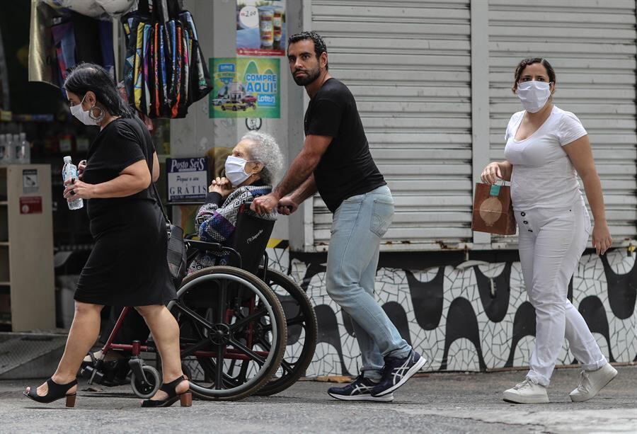 O Brasil terminou a semana contabilizando
6.329 óbitos causados pela covid-19 e com o total de 91.589 casos
confirmados de infecção pelo novo coronavírus, segundo dados do Ministério da
Saúde