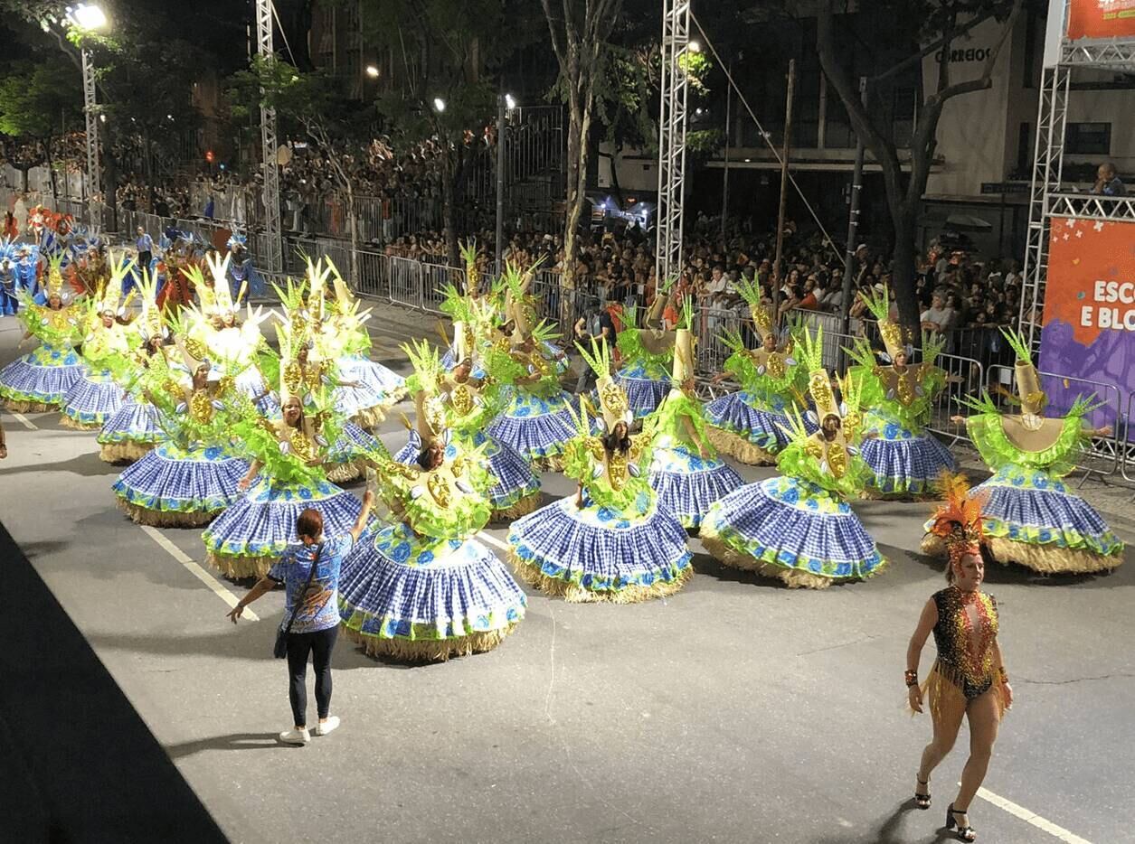 Carnaval desta terça-feira (21) contou com desfiles de blocos em BH
