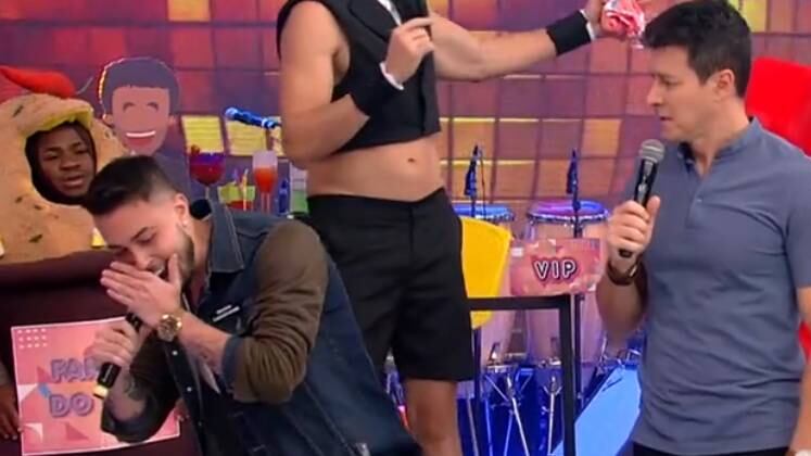 Bééé? Bruno, de 26 anos, é ator e já participou de peças de teatro, mas resolveu mostrar outras habilidades no palco do Vai Dar Namoro. Ele imitou uma cabra, buzina e fez mágicas para tentar impressionar as garotas