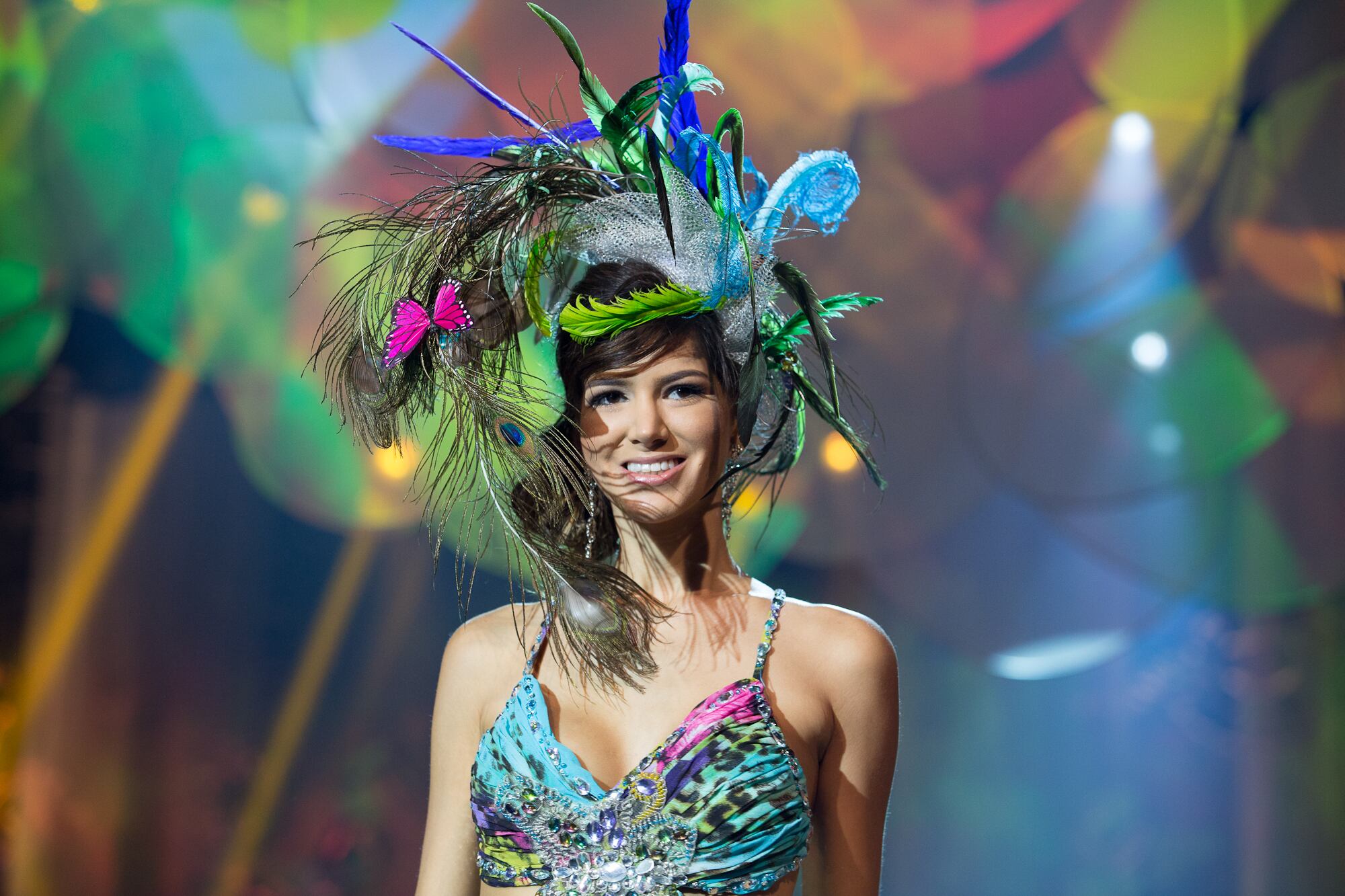 Raissa Campelo, a Miss Acre, representou o mistério da onça pintada da floresta amazônica, em traje desenhado por Sidnei Mendes