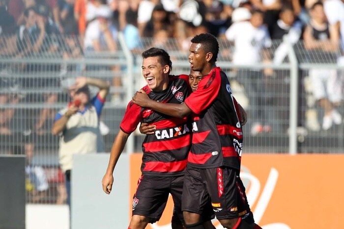 Vitória segue firme na caça aos líderes e sonha com Libertadores