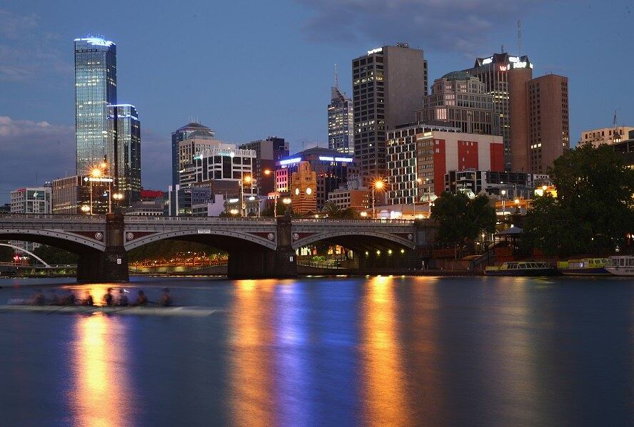 1 - Melbourne

A chamada "capital australiana da cultura" fica em primeiro lugar na lista das melhores cidades para se viver, de acordo com a revista The Economist. A lista, que tem 140 cidades é liderada por Melbourne por quatro anos consecutivos. A soma de notas de Melbourne é 97,5 