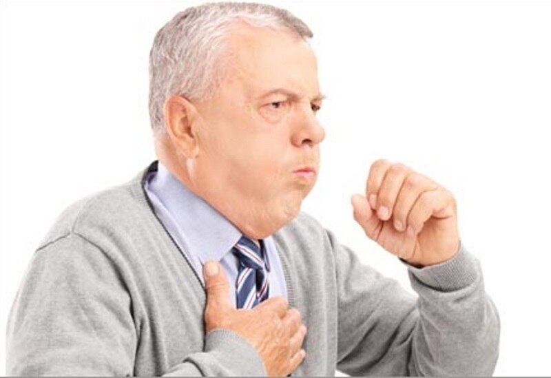 A tosse na covid-19, normalmente, é seca, mas pode ser acompanhada de catarro