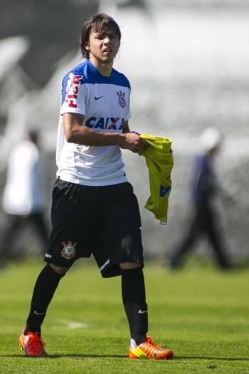 Mas Ángel está fazendo de tudo para evitar que as dificuldades o atrapalhem neste período de adaptação. Ele já foi um dos destaques do time em um jogo-treino contra o São Bernardo, realizado no último sábado (29). O Corinthians venceu por 4 a 1 e, mesmo sem ter marcado gol, ele esbanjou ousadia e categoria. 