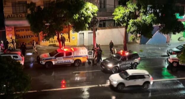 O autor abordou a vítima, de 75 anos, por volta das 20h, na rua Thompson Flores