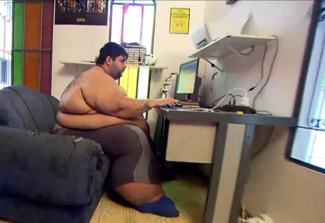 A primeira mudança percebida foi no seu local de trabalho! Jorge que costumava ficar em um local escondido dentro de casa, agora trabalha mais na frente do imóvel