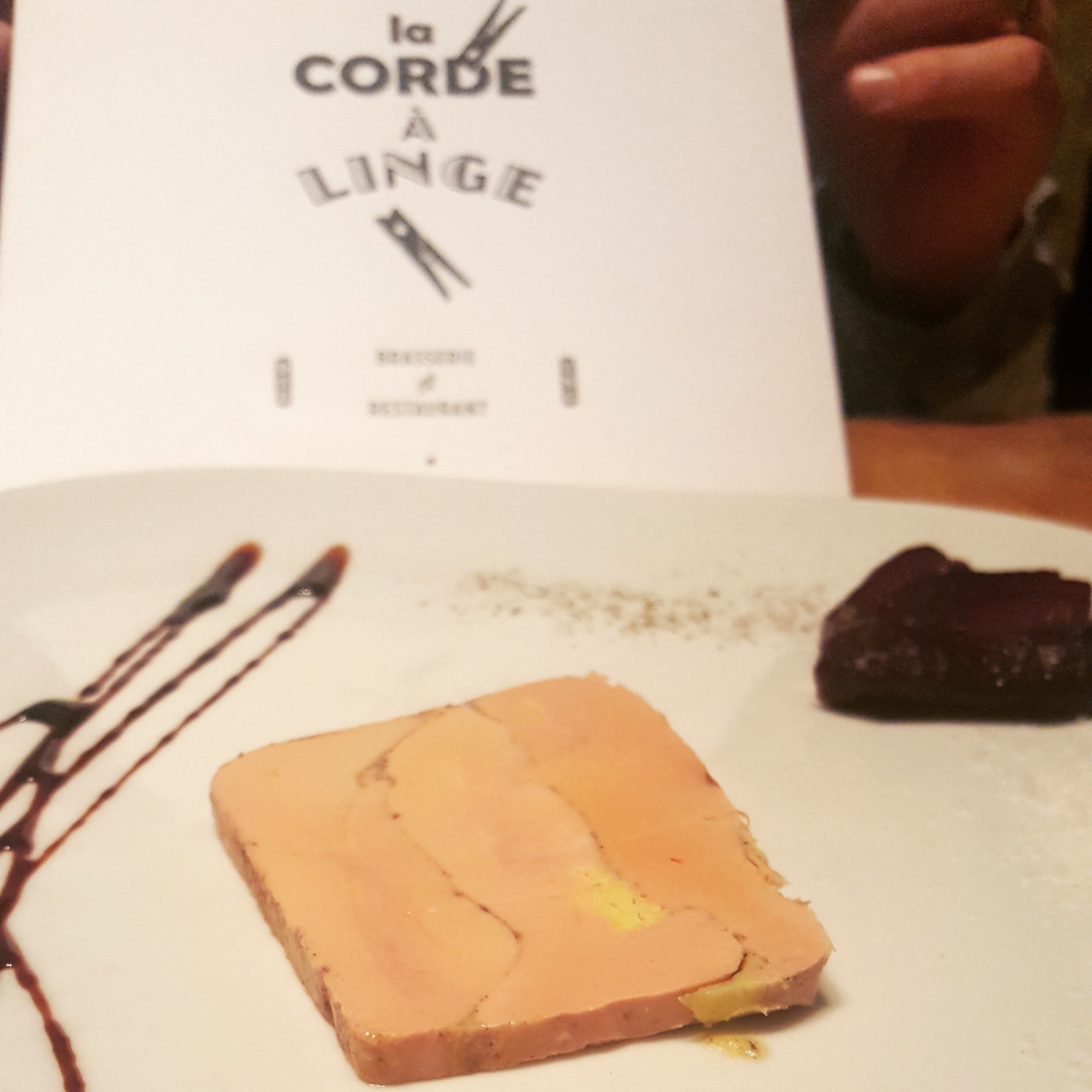 Patê de foie gras de pato servido em restaurante francês, em Estrasburgo.