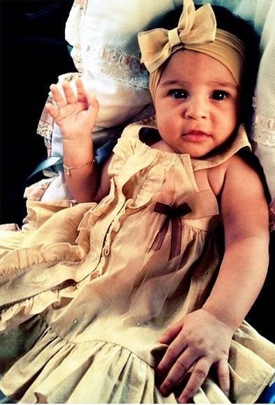 A filha caçula do jogador Adriano tem apenas cinco meses,
mas já vive vida de diva nas redes sociais. Lara tem um repertório cheio de
estilo, que é registrado pela mãe, Renata Fontes, quase que diariamente. Confira
a seguir