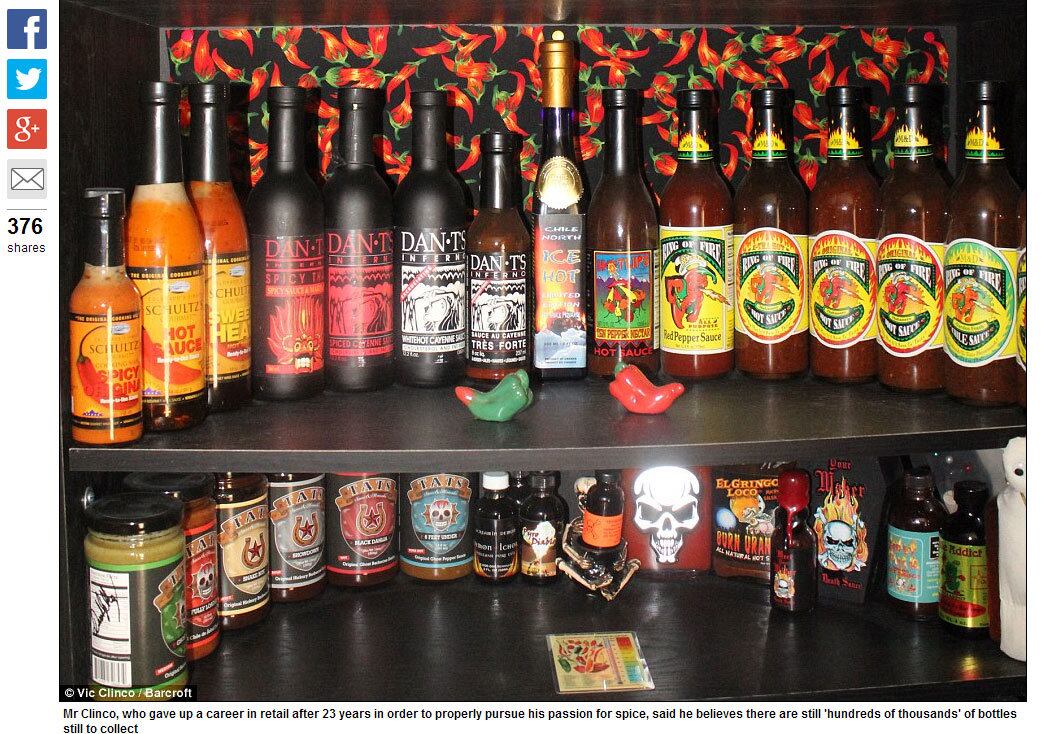 

Esta obsessão começou quando sua esposa lhe deu de presente
12 garrafas de pimenta
