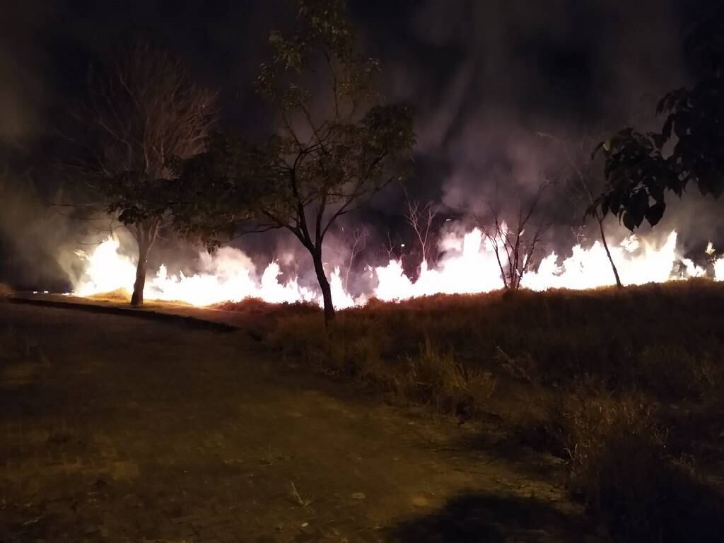 Combate às chamas durou uma hora e meia