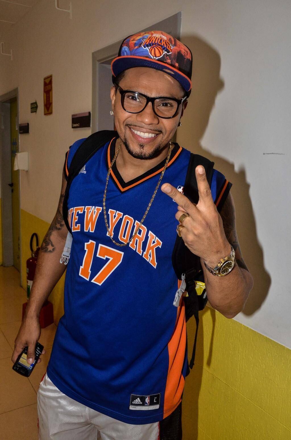 É por gostar tanto da cultura americana que Naldo já está se organizando
para um importante passo na carreira. Ele revela ao R7 que vai morar fora por
um tempo.




— Eu penso em morar fora. Hoje eu já tenho uma vida lá, com base lá, mas eu
tenho minha carreira aqui. Mas eu pretendo nos próximos anos, daqui a mais ou
menos um ano, me dividir e ficar um pouco lá e um tempo aqui


Colaborou: Aurora Aguiar, do R7
