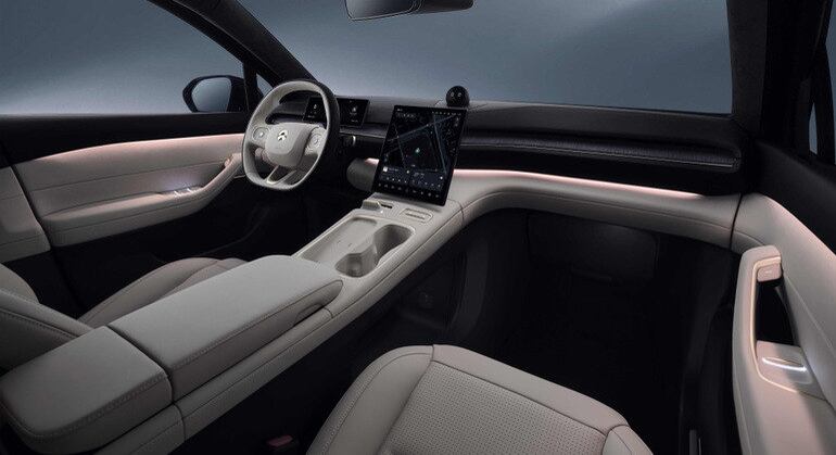 Multimídia está posicionada na vertical com conexão com smartphones